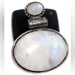 Moonstone Pendant 🤍